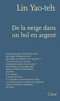 De la neige dans un bol en argent